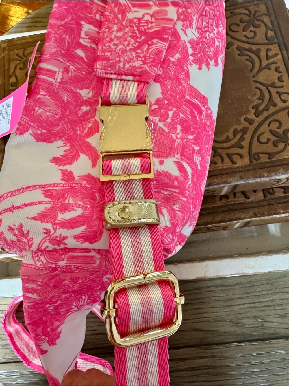 Lilly Pulitzer Belt Bag in Resort White Palm Beach Anniversary Toil - Picture 4 of 6